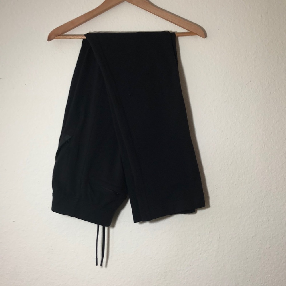 Lululemon black yoga pants